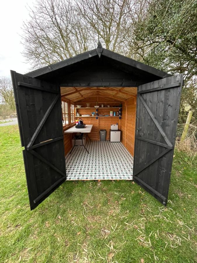 1 Glamping Tent With Kitchen & Electric On Small Family Campsite, No Bedding Supplied Narberth Exterior foto